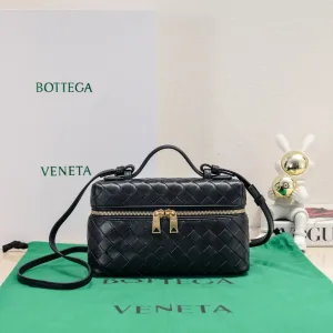 Bottega Veneta Camera Case Small Black 21cm
