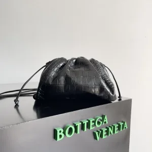 Bottega Veneta Knot Pouch Small Black 22cm