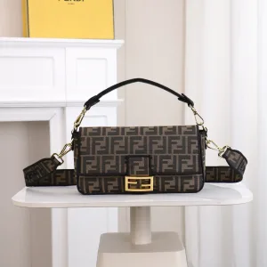 Fendi Shoulder Bag Medium Black Silver Hardware 26cm 04