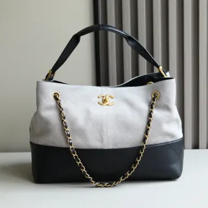 Chanel 22 Handbag White Calfskin Gold Hardware Small